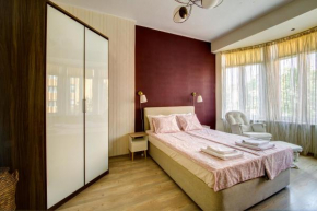 Apartment 65 - Airy Aprt at Top Center